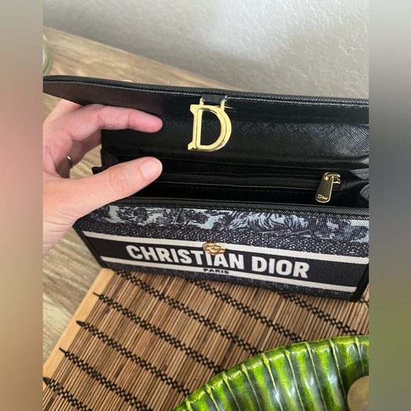 Dior Luxury Bundle Lot : Tiger Wallet, Pure Poison original, Hair Clips - Picture 5 of 16